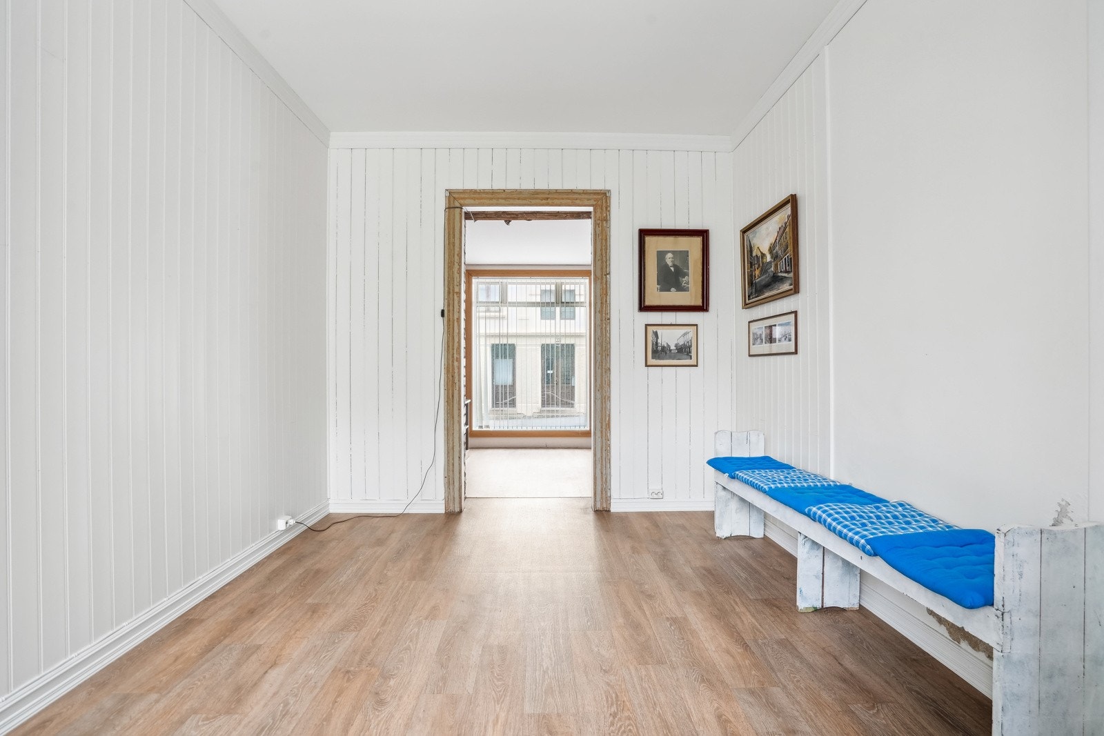 Her er det eksempelvis godt egnet for møte- eller pauserom, med god plass til et større spisebord med tilhørende sittegrupper. Galleribilde