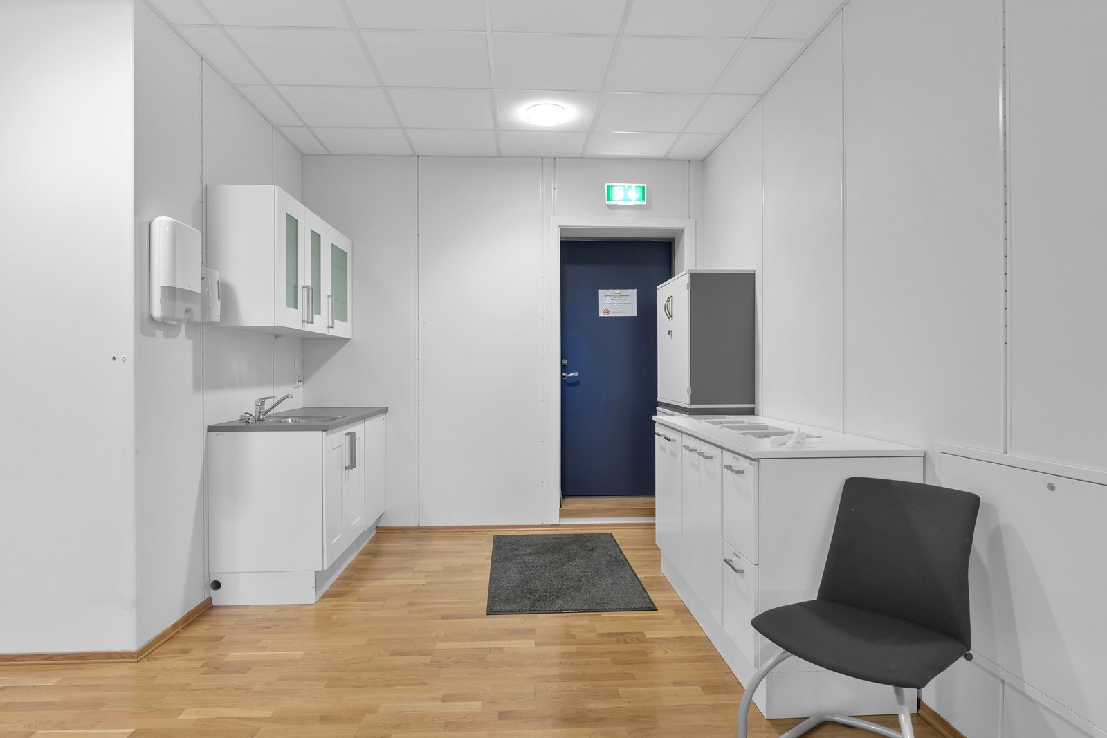 Kaffestasjon - Utgang til takterrasse Galleribilde