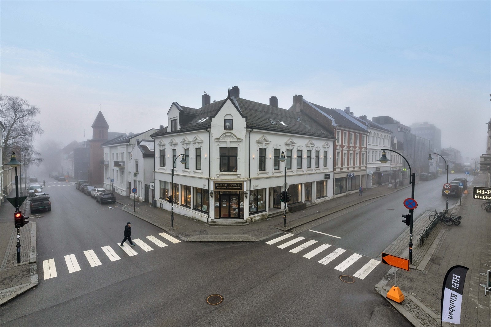 Kirkegata 7B på hjørnet av Dronningens gate og Kirkegata - Flott eksponering Galleribilde