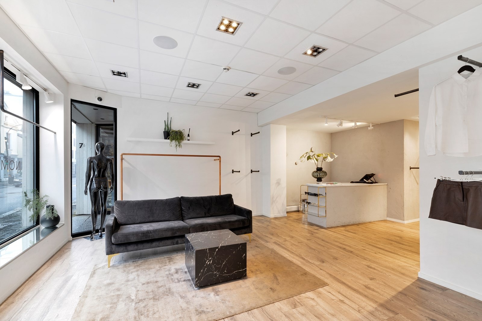 Lyse trivelige lokaler med god teknisk standard Galleribilde