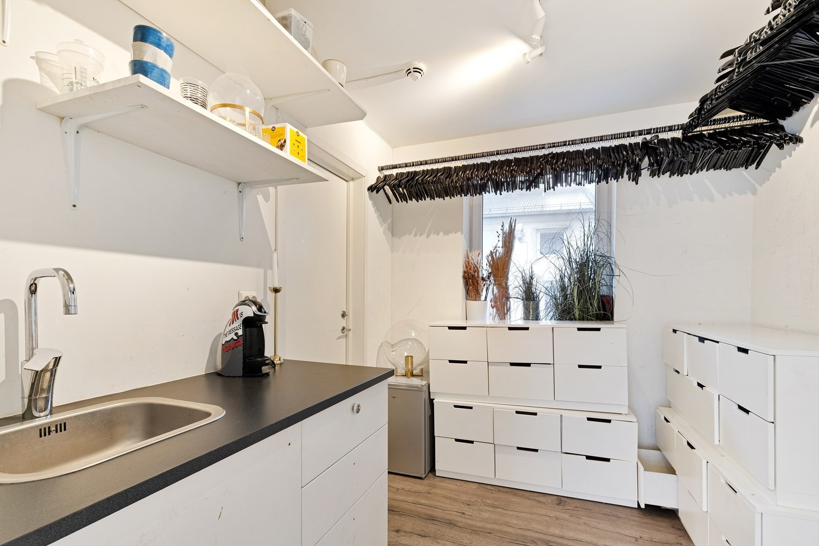 Minikjøkken og lager Galleribilde