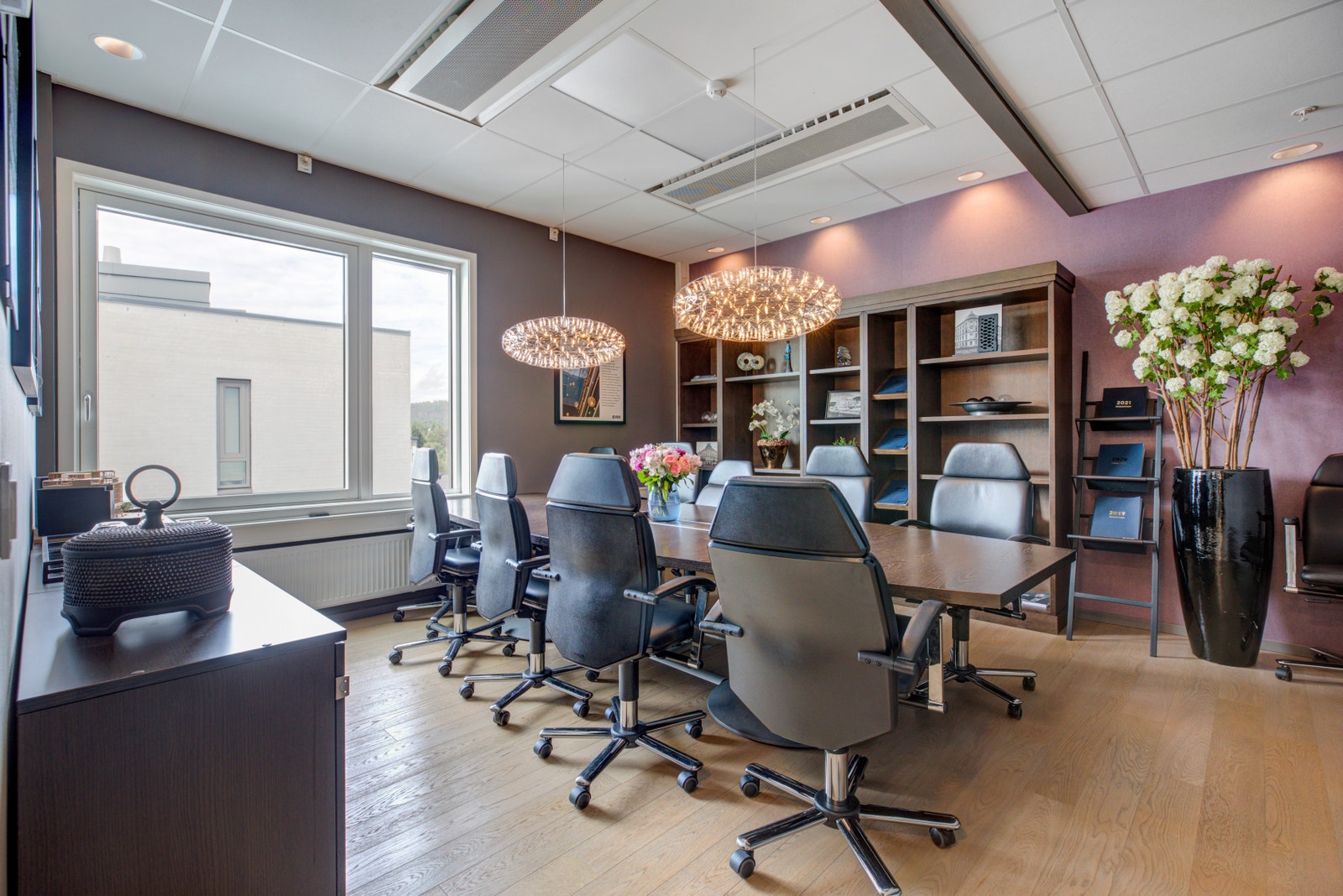 2 romslige møterom med dagens løsning Galleribilde