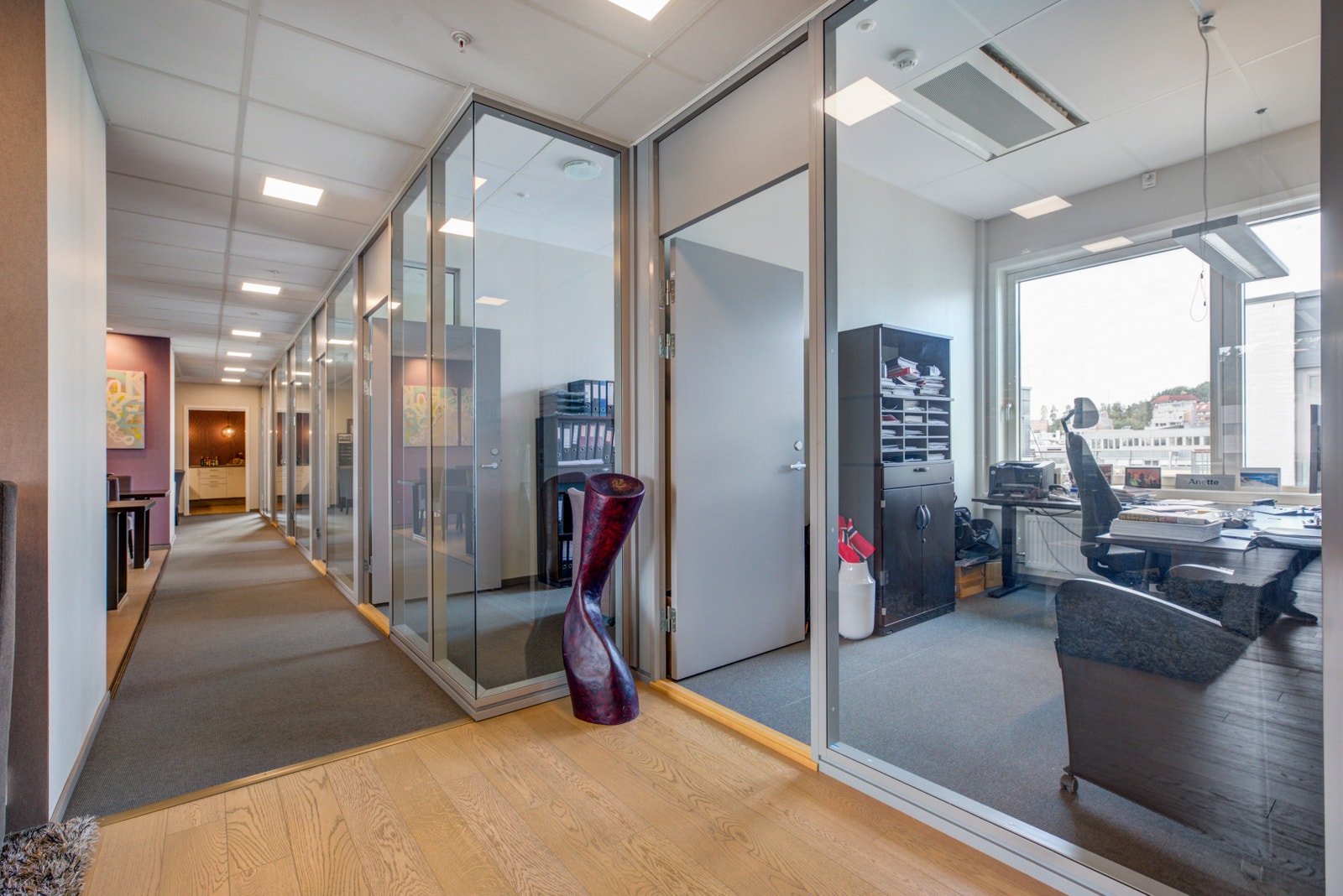 Lokalene er i dag innredet med 13 cellekontorer.... Galleribilde