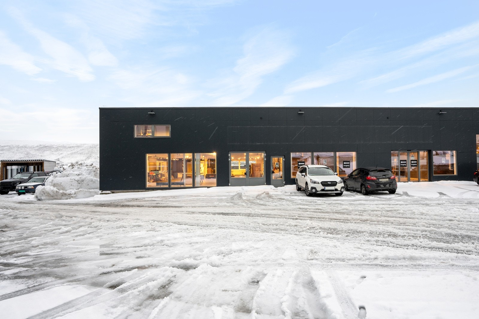 Velkommen til Ringvegen 9 - Fine, lyse forretningslokaler til leie! Galleribilde