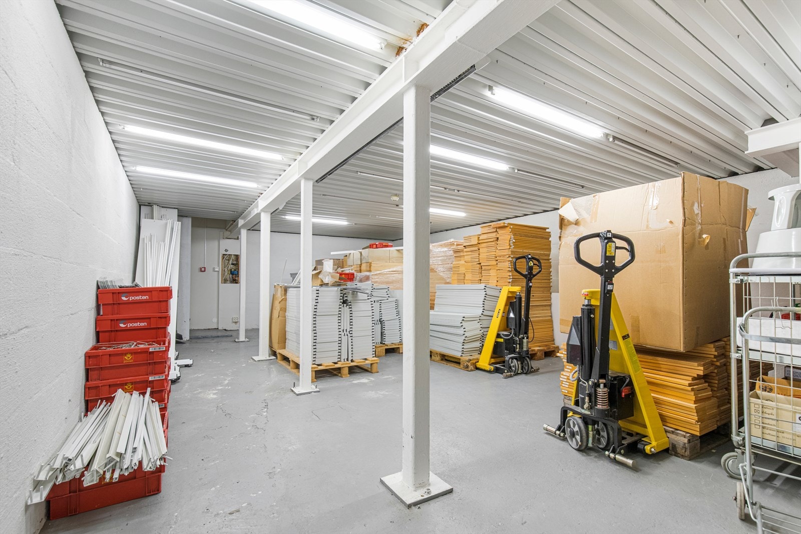 Det er mye lagerareal i kjeller Galleribilde