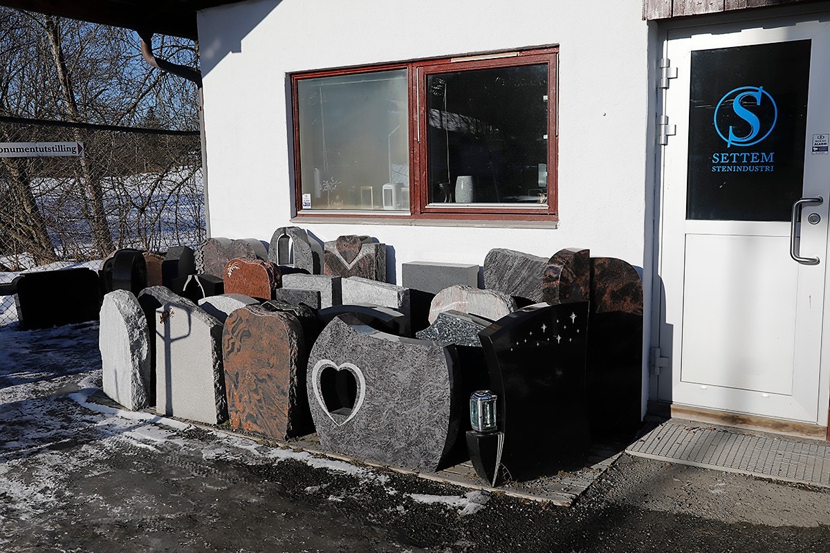 Virksomhetens drives fra selveide og velutsryrte lokaler i Lommedalen Galleribilde