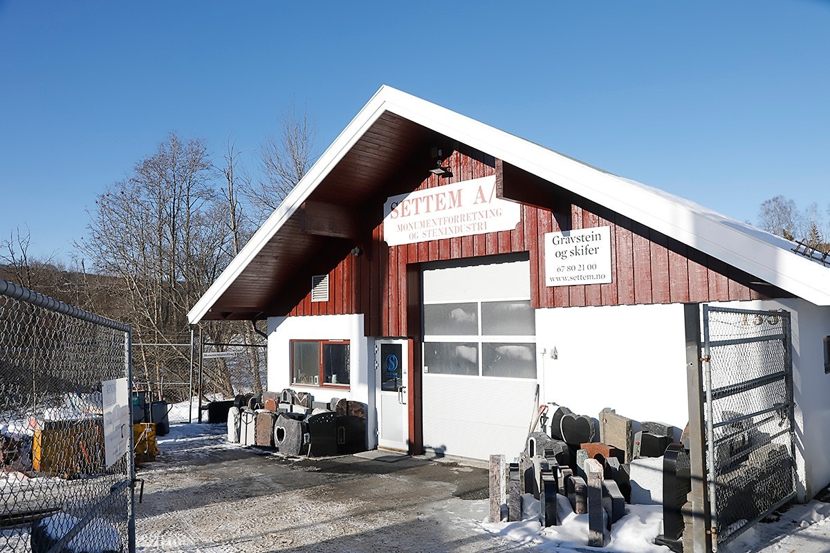 Virksomhetens drives fra selveide og velutsryrte lokaler i Lommedalen Galleribilde