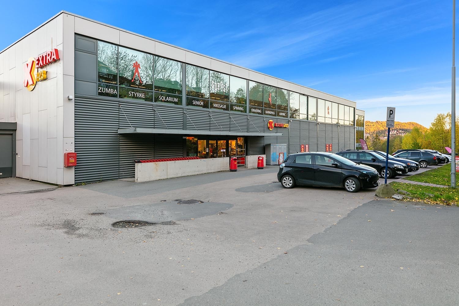 Virksomheten ligger sentralt i Lommedalen med kort gangavstand til bl.a. bussholdeplass og matbutikk. Galleribilde