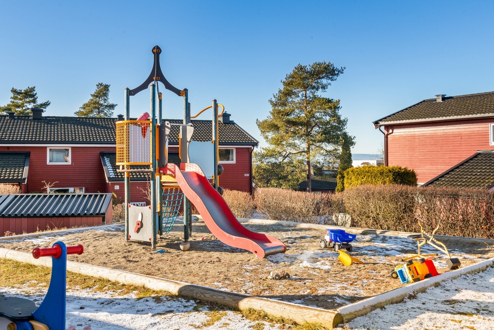 Lekeplass i borettsalaget. Galleribilde