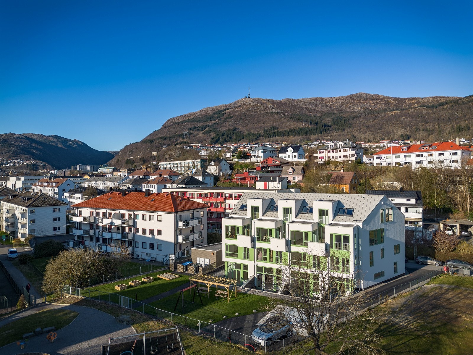 Velkommen til Bendixens vei 19. Toppleilighet med høy kvalitet, to delikate bad og loftstue. Nytt i 2024. Galleribilde