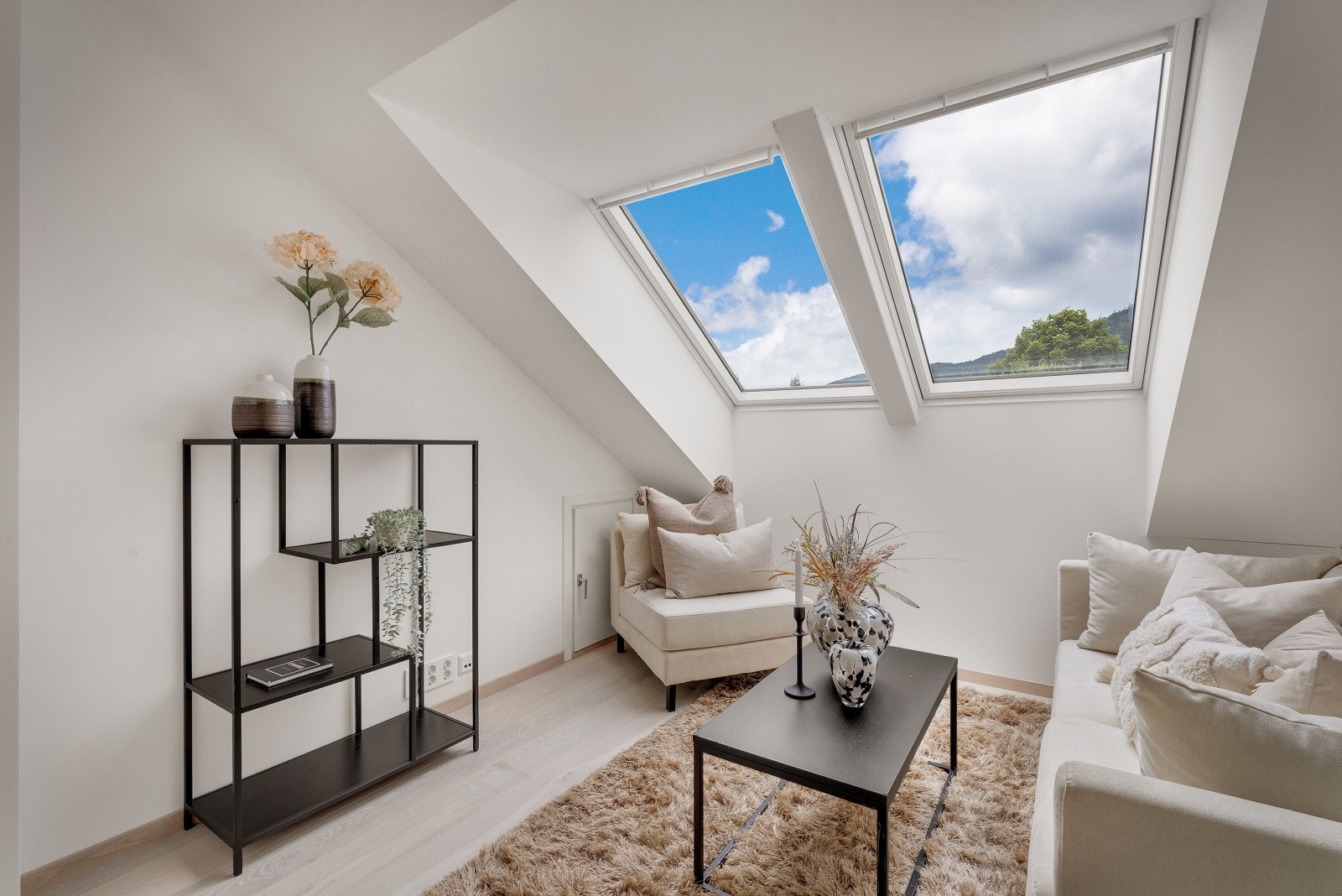 Plassen kan benyttes som en ekstra stue, kontor, lekerom eller som den perfekte plassen for de eldre barna. Galleribilde