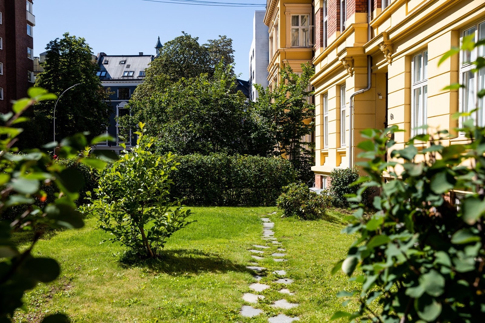 Sameiet har frodige forhager Galleribilde