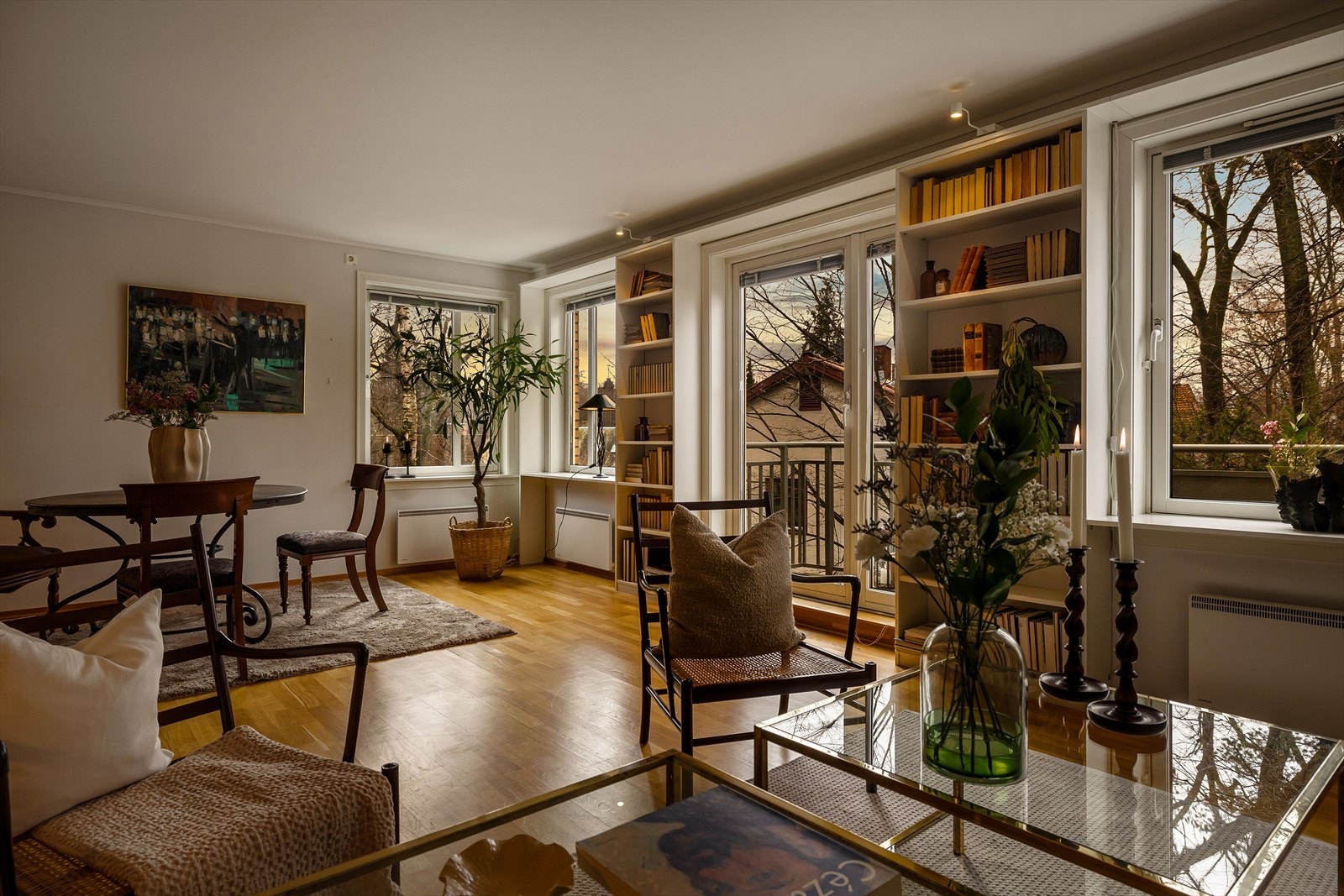 Leiligheten ligger i 3. etasje og inneholder entré, bad, stue, kjøkken, innvendig bod, gang og to soverom. Galleribilde