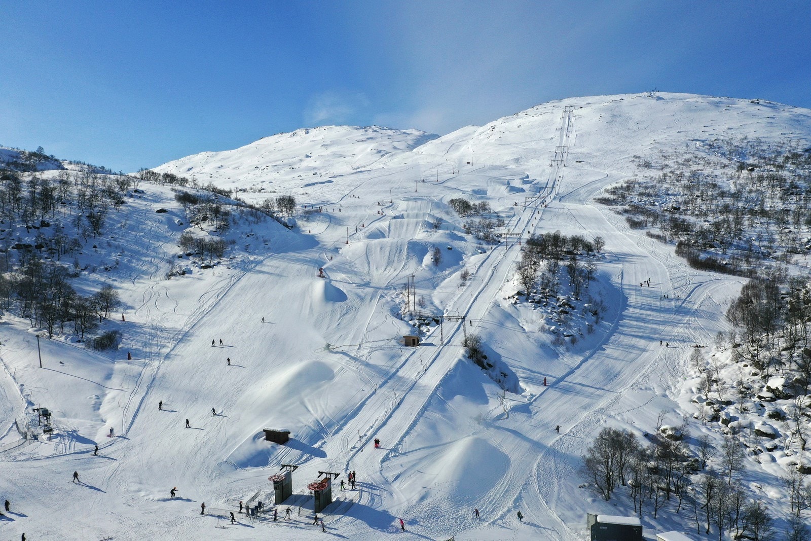 Stavtjørn Alpint har 4 skiheiser og nedfarter for ulike nivå Galleribilde