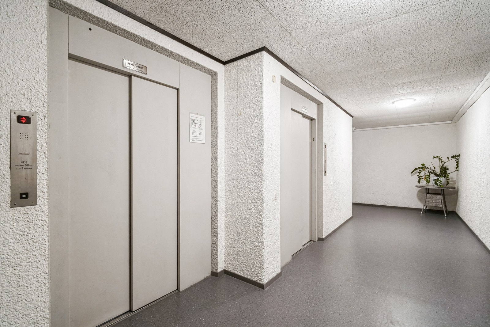 Det er to heiser i bygget. Galleribilde