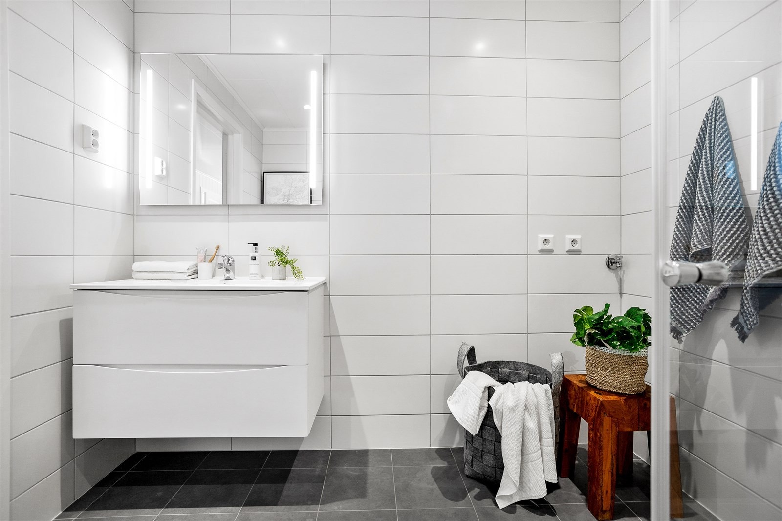 Det er opplegg for både vaskemaskin og tørketrommel. Galleribilde