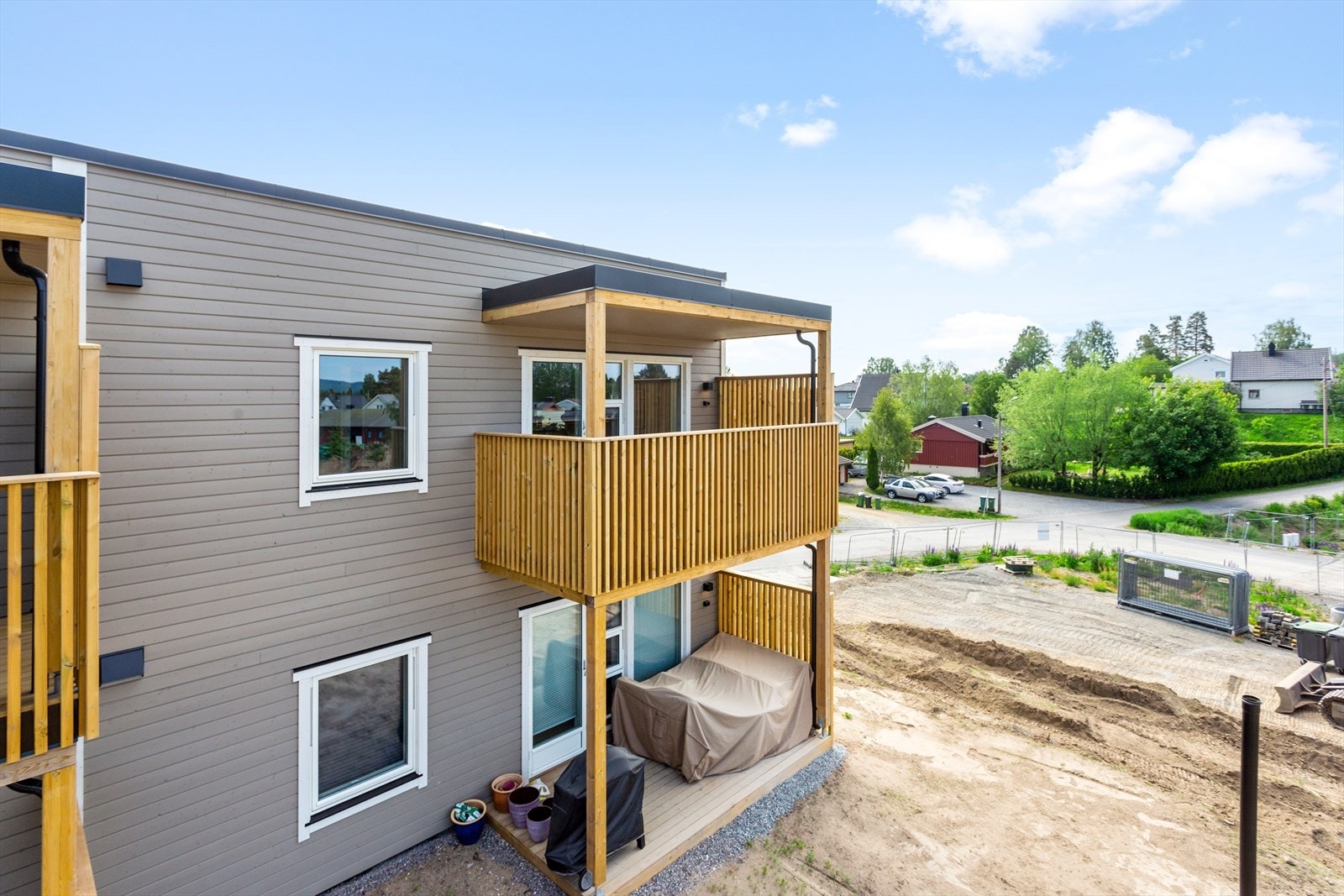 Leiligheten ligger fint til på hjørnet og har en nydelig uteplass. Galleribilde