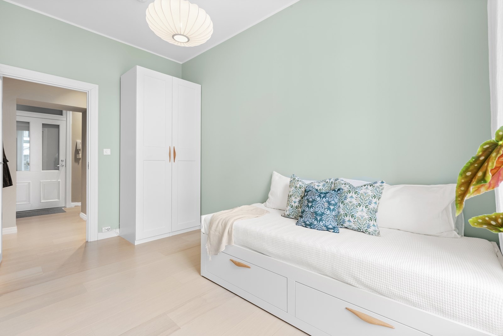 Soverom nr. 3 på ca. 9 m² med god plass til seng og garderobeskap. Galleribilde