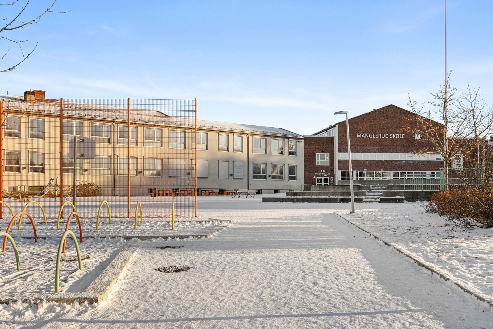 Tilhørighet til Manglerud barne- og ungdomsskole, inkludert international classes. Galleribilde