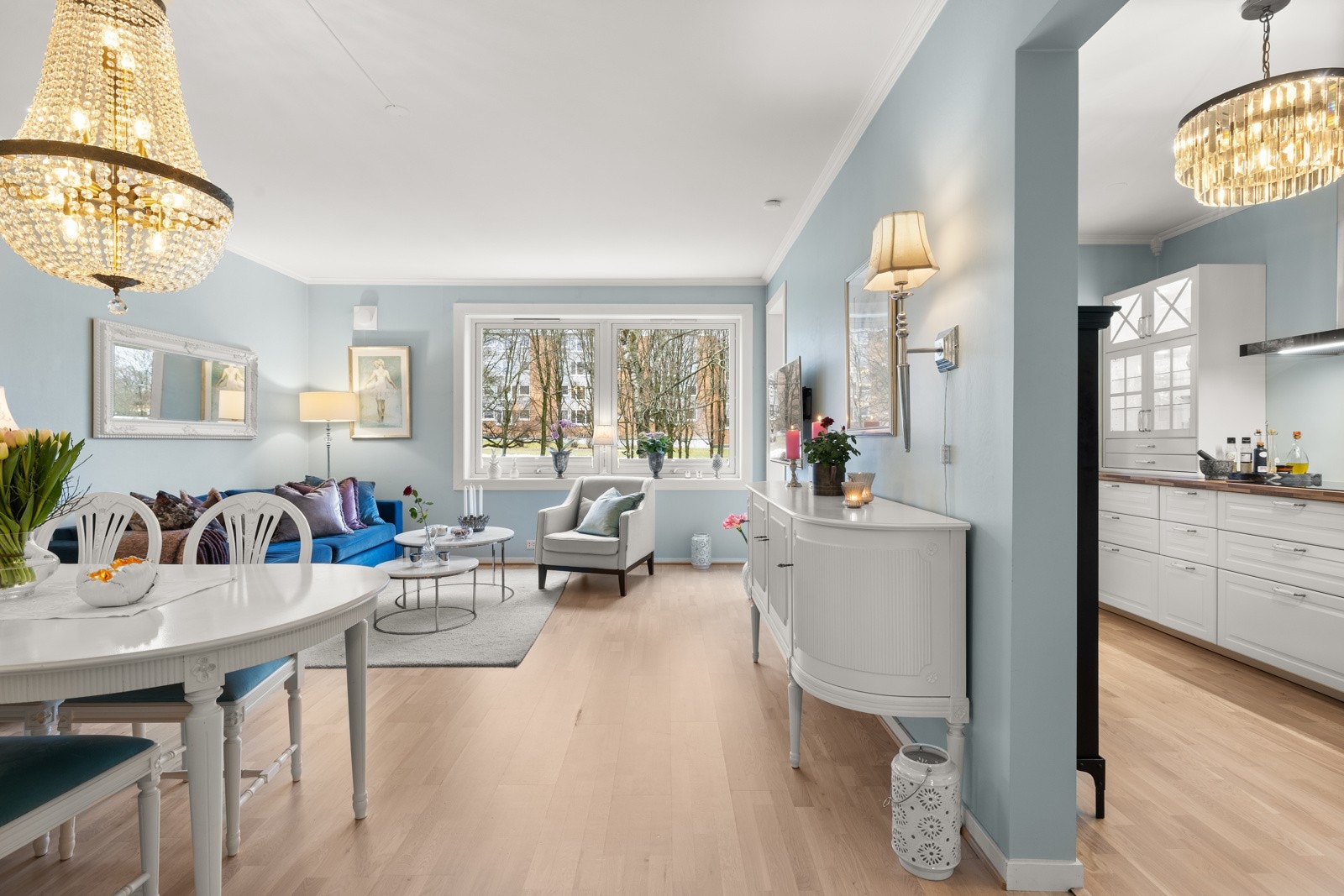 Lys og gjennomgående leilighet med god planløsning. Galleribilde