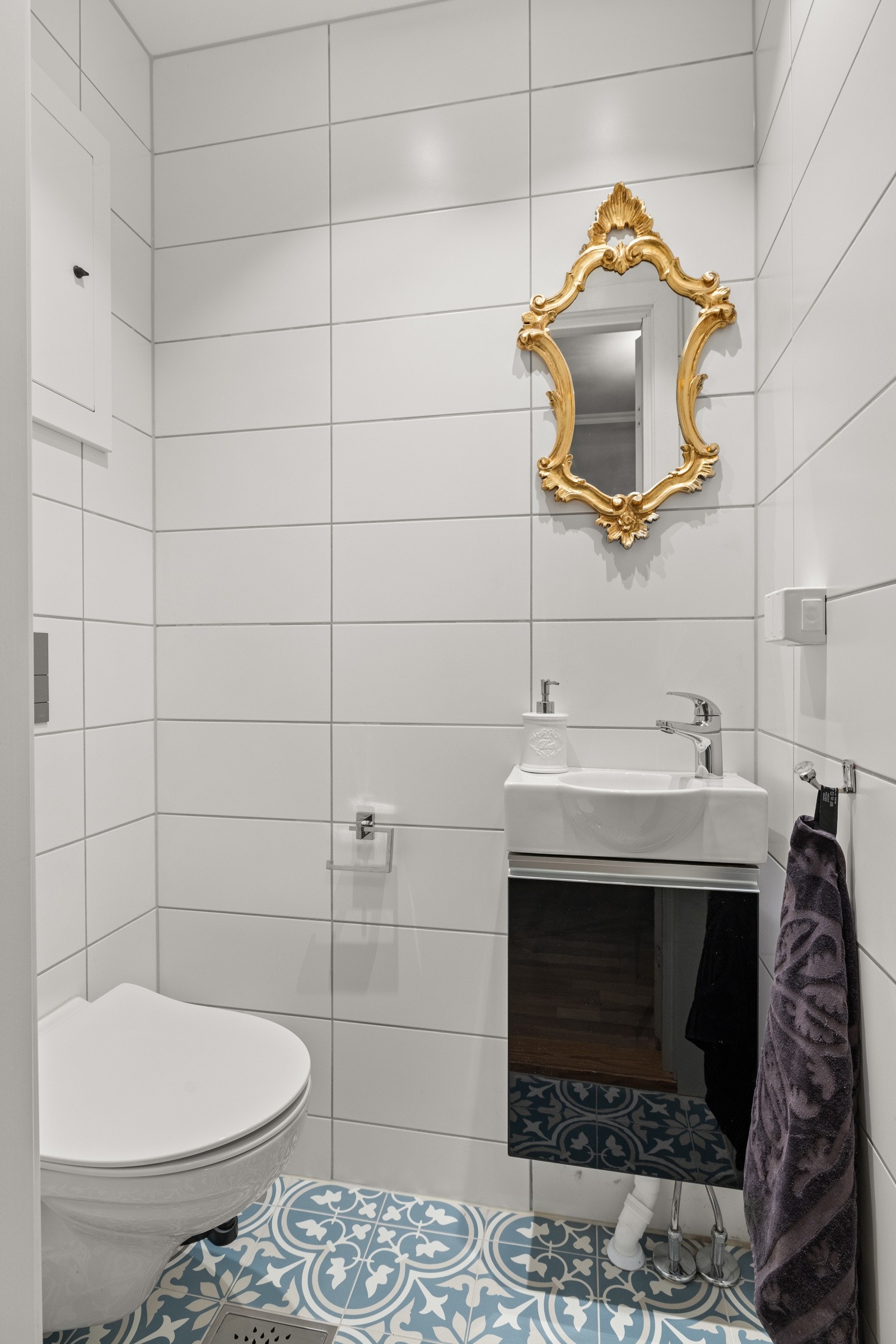 Delikat, separat toalettrom som ble oppusset/rehabilitert i 2021 i regi av borettslaget. Galleribilde