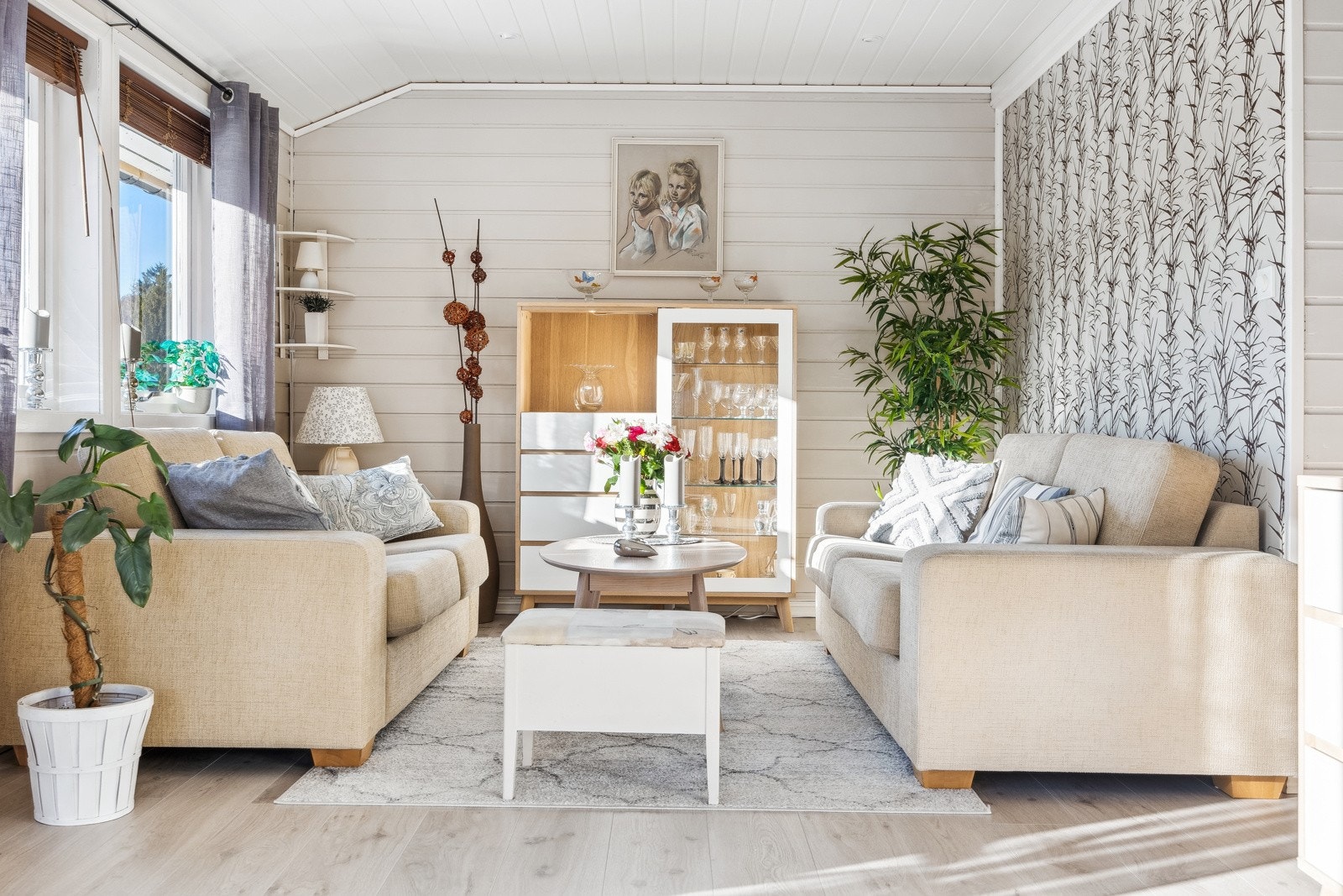 En stue med fleksible innredningsmuligheter, tilpasset både hverdag og selskap. Galleribilde