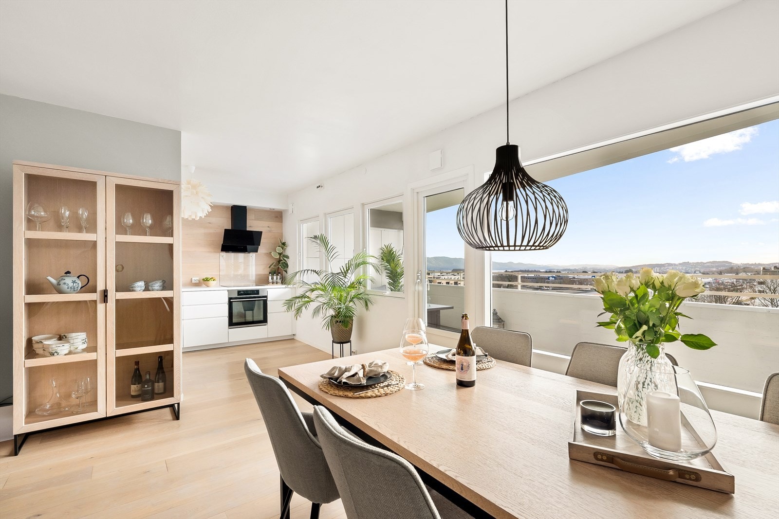 Nordvik Bolig v/ Carl Åge Herrem har gleden av å presentere denne flotte leiligheten i Gulaksveien 2! Galleribilde