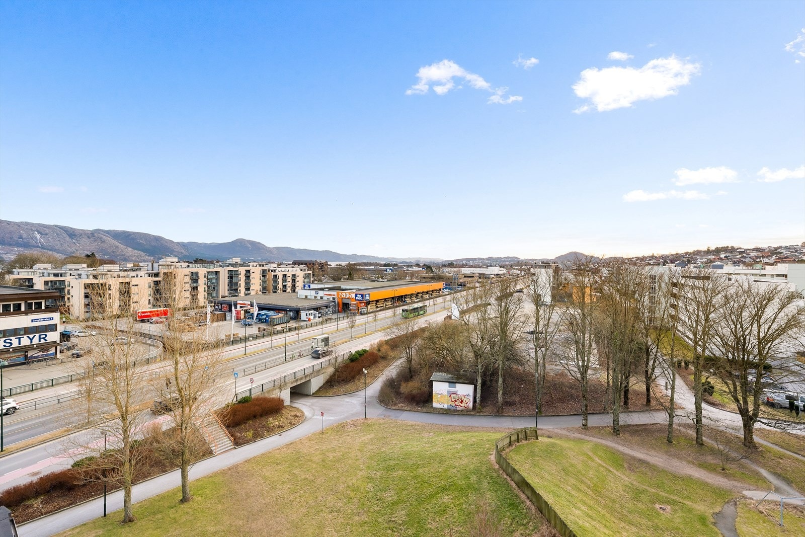 Nydelig utsikt mot Gandsfjorden og Lifjell Galleribilde