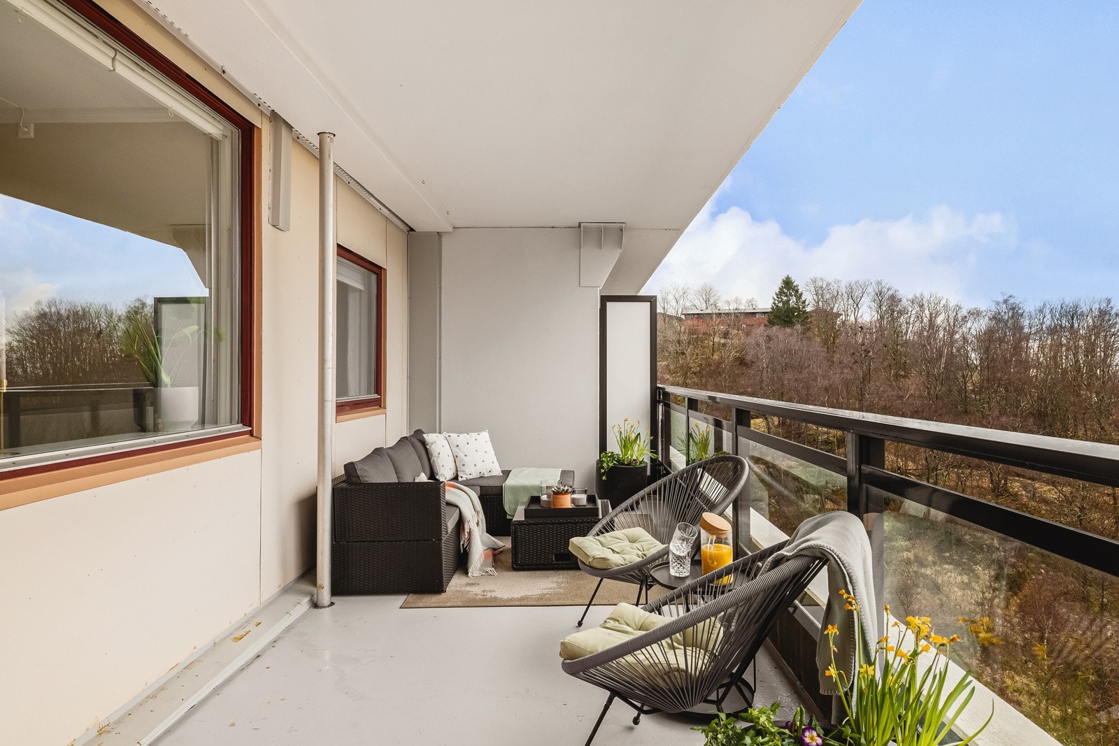 Her har du god plass til å møblere med flere sittegrupper og grill. Galleribilde