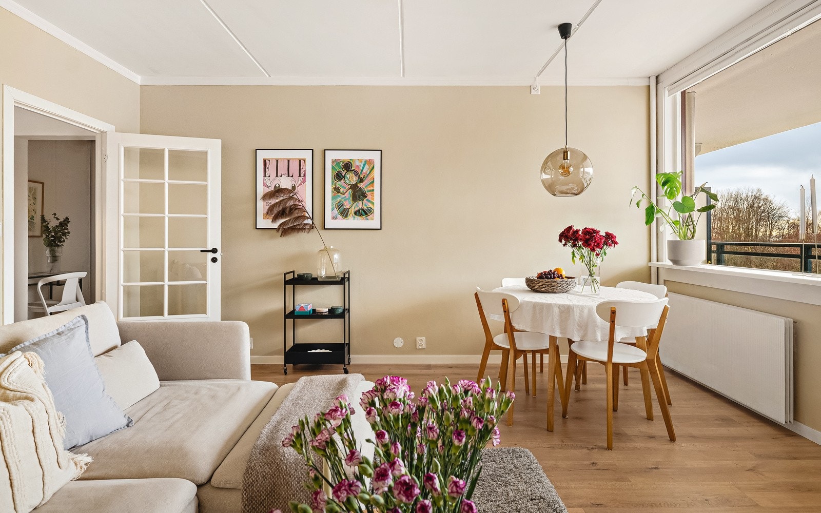 Romslig stue på 21,4 kvadratmeter. Galleribilde