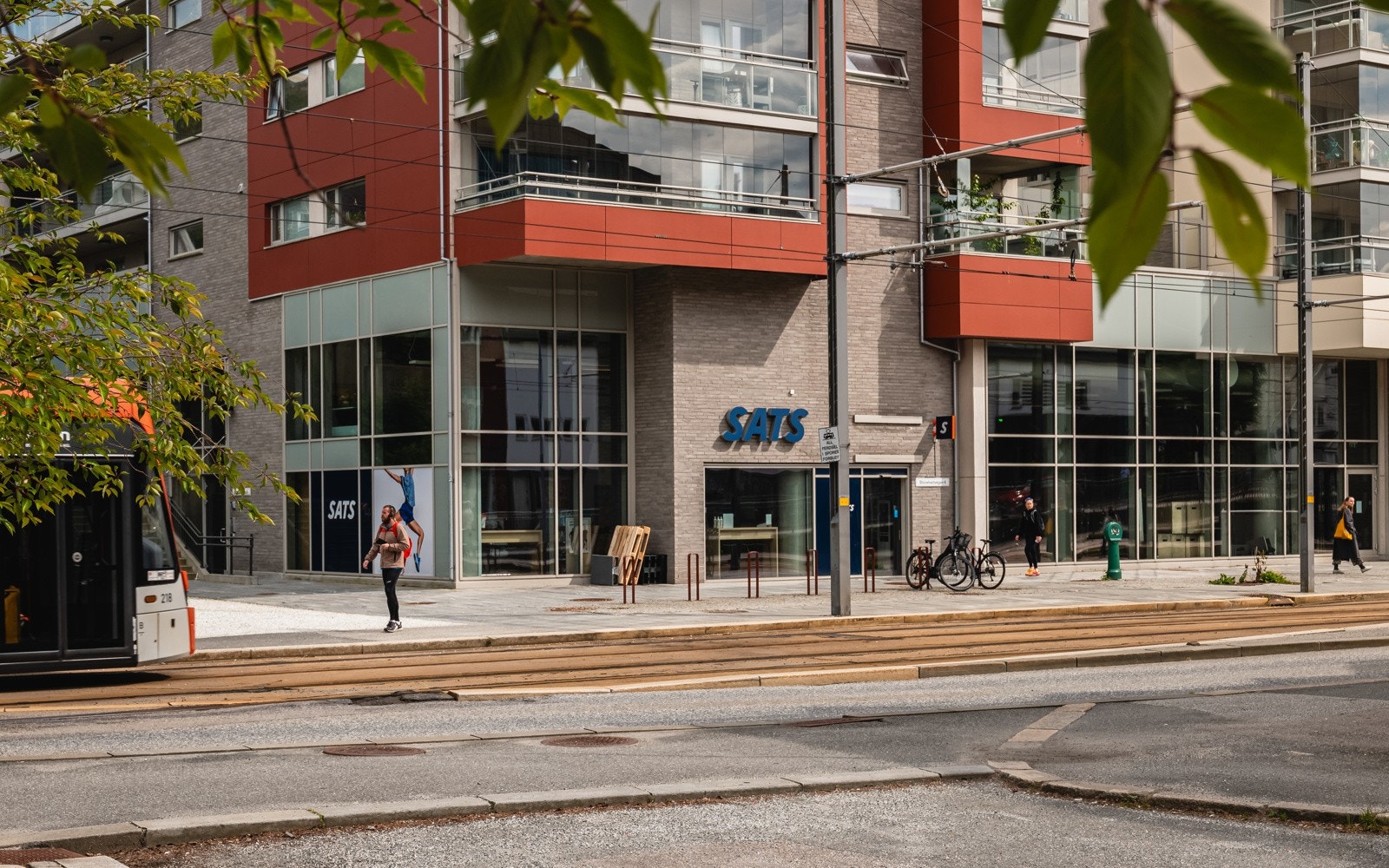 Hopp på bybanen, så finner du SATS Wergeland et par bybanestopp unna. Galleribilde