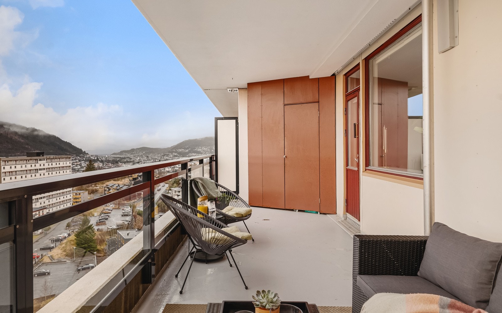 Praktisk bod på balkongen for oppbevaring av diverse utstyr. Galleribilde