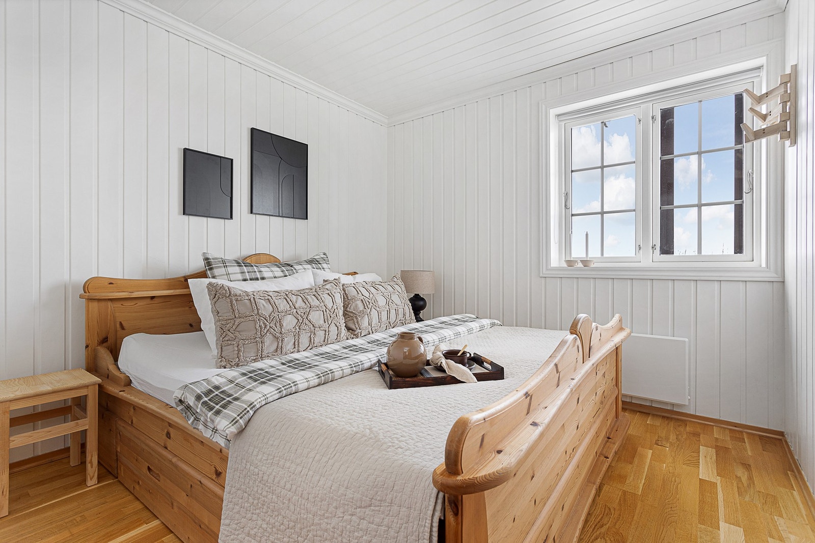 Hovedsoverom med god plass til dobbeltseng Galleribilde