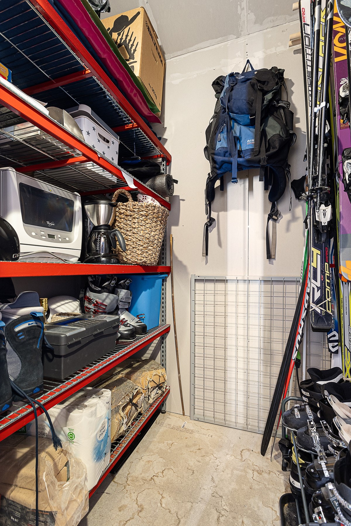 Praktisk bod for oppbevaring av det man måtte trenge. Leiligheten har én innvendig og én utvendig bod Galleribilde