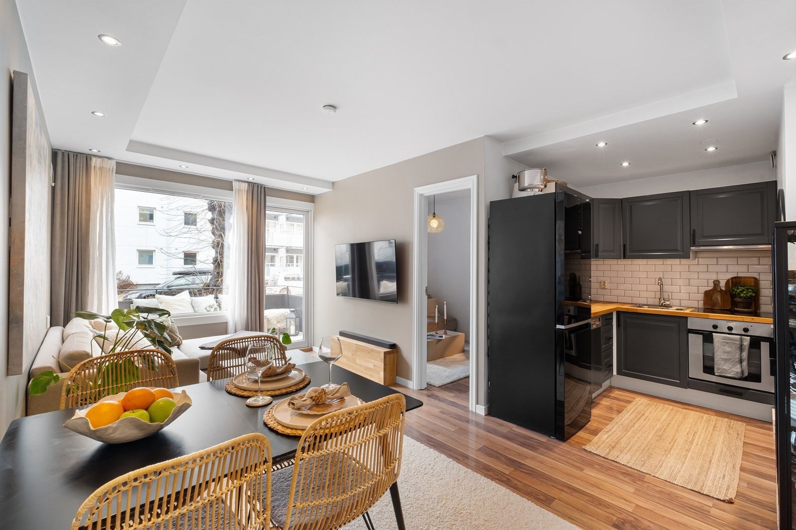 Det er downlights i taket - Varmtvann er inkludert i felleskostnadene Galleribilde