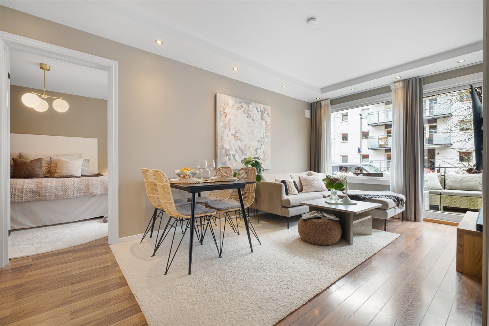 En lys og arealeffektiv 3-roms andelsleilighet med åpen stue-/kjøkkenløsning og 2 soverom Galleribilde