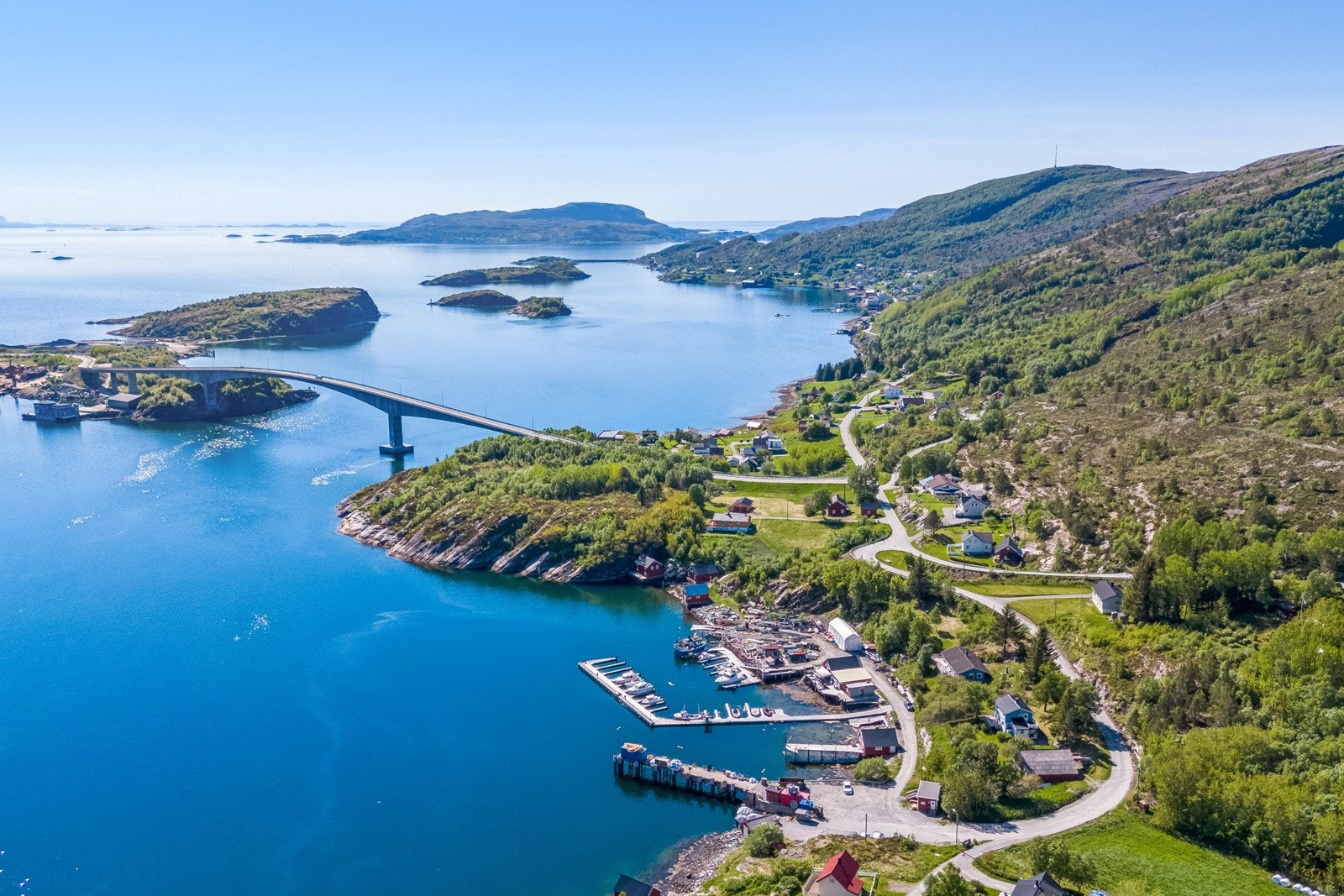 Velkommen til et lite ferieparadis i idylliske og fredfulle omgivelser på Stokkøya. Det er mulighet for å leie båtplass. Galleribilde