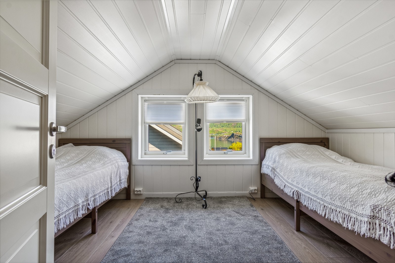 Med hele fire soverom er det gode muligheter for å ta med seg gjester på tur. Galleribilde