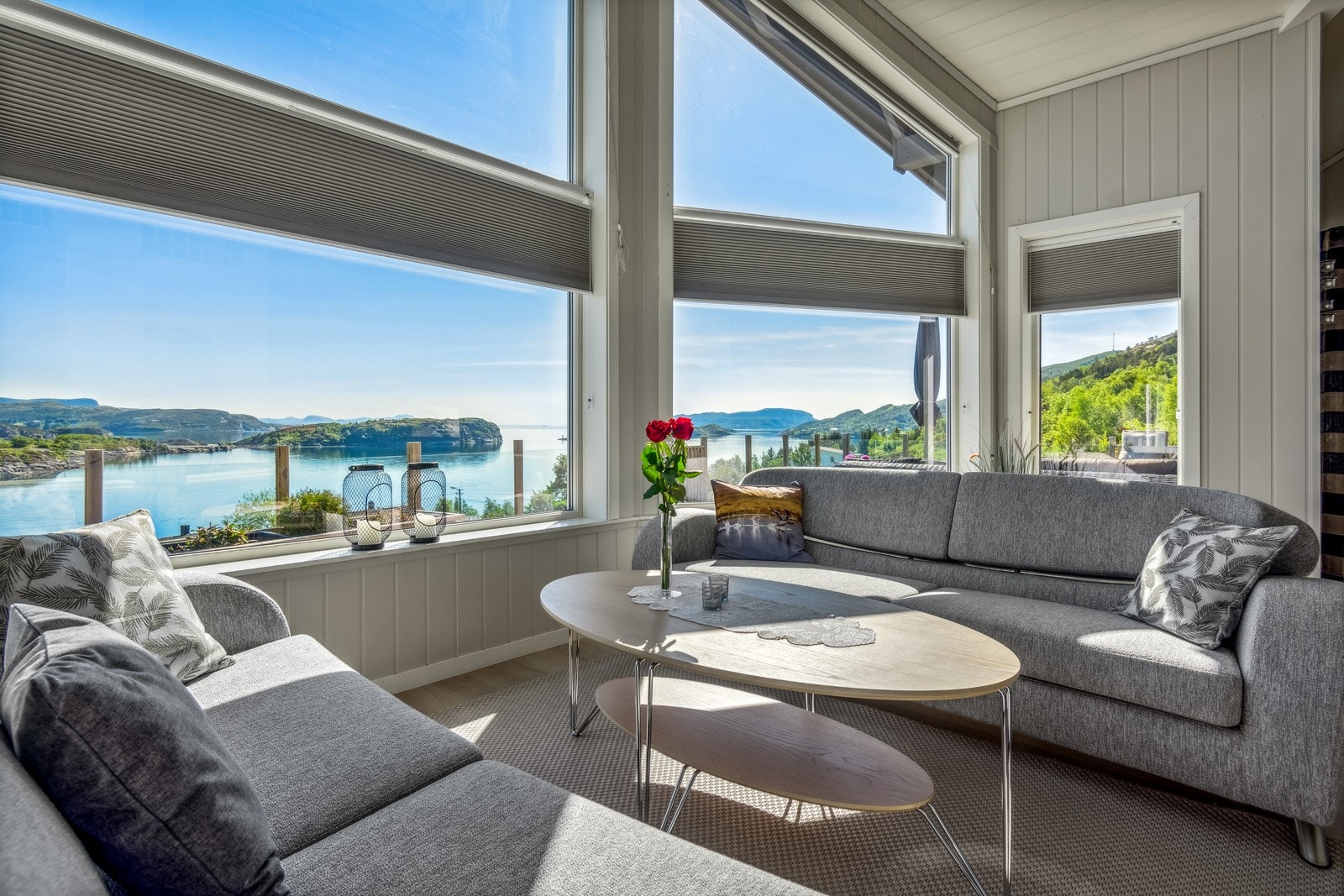 Sett deg godt til rette i sofakroken og sku utover den vakre skjærgården. Galleribilde