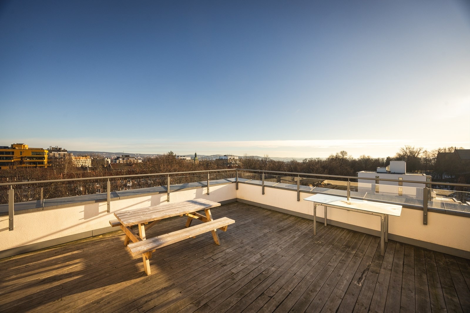 Herlig felles takterrasse med en nydelig utsikt Galleribilde
