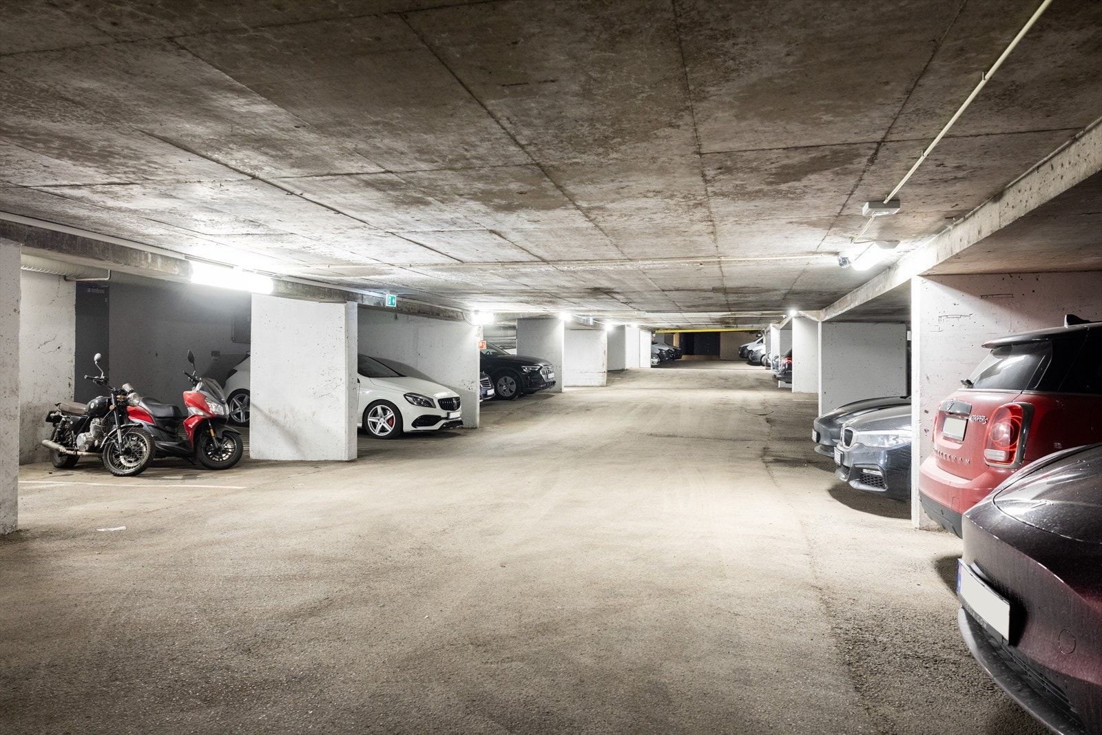 Garasjekjeller rett under leiligheten med tidvis mulighet for leie av p plass, konferer megler ved behov for leieavtale Galleribilde