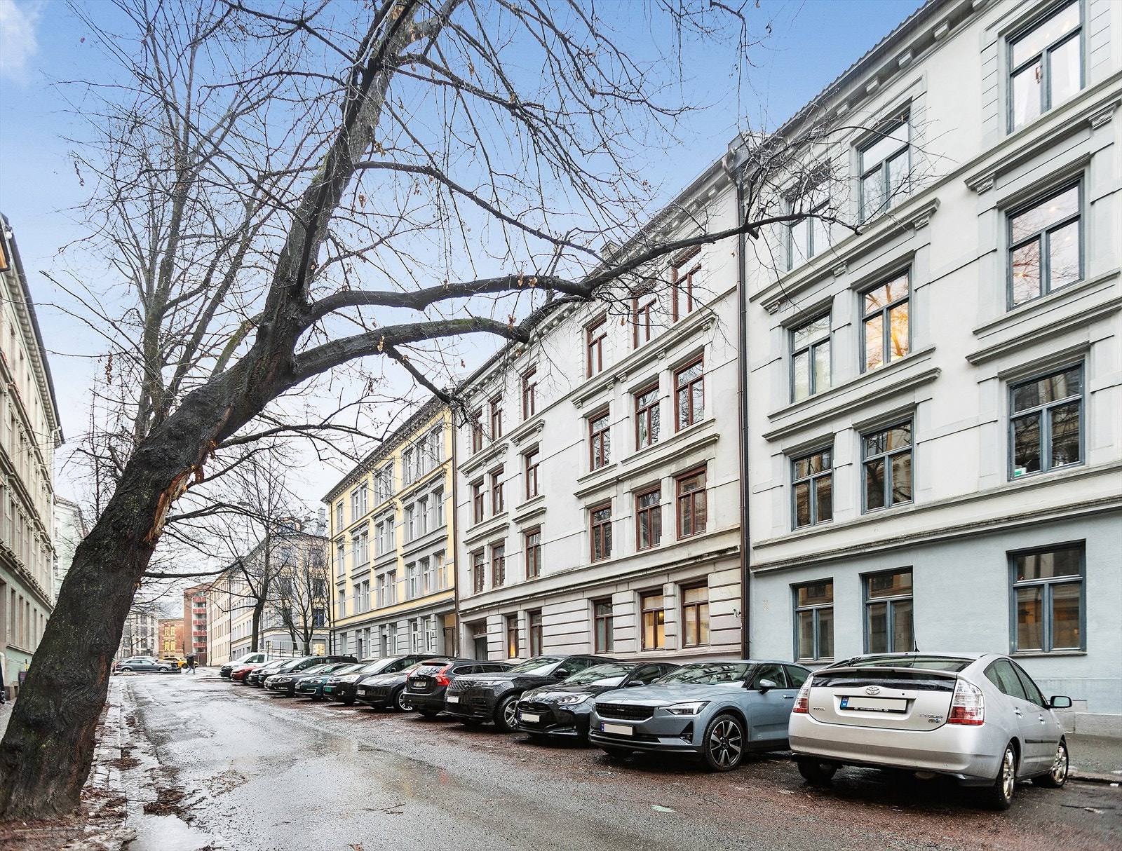 Flere av byens mest populære spisesteder og kaféer ligger på Grünerløkka, blant annet Südøst, Delikatessen, Mucho Mas og Villa Paradiso. Flere med flott uteservering om sommeren. Galleribilde