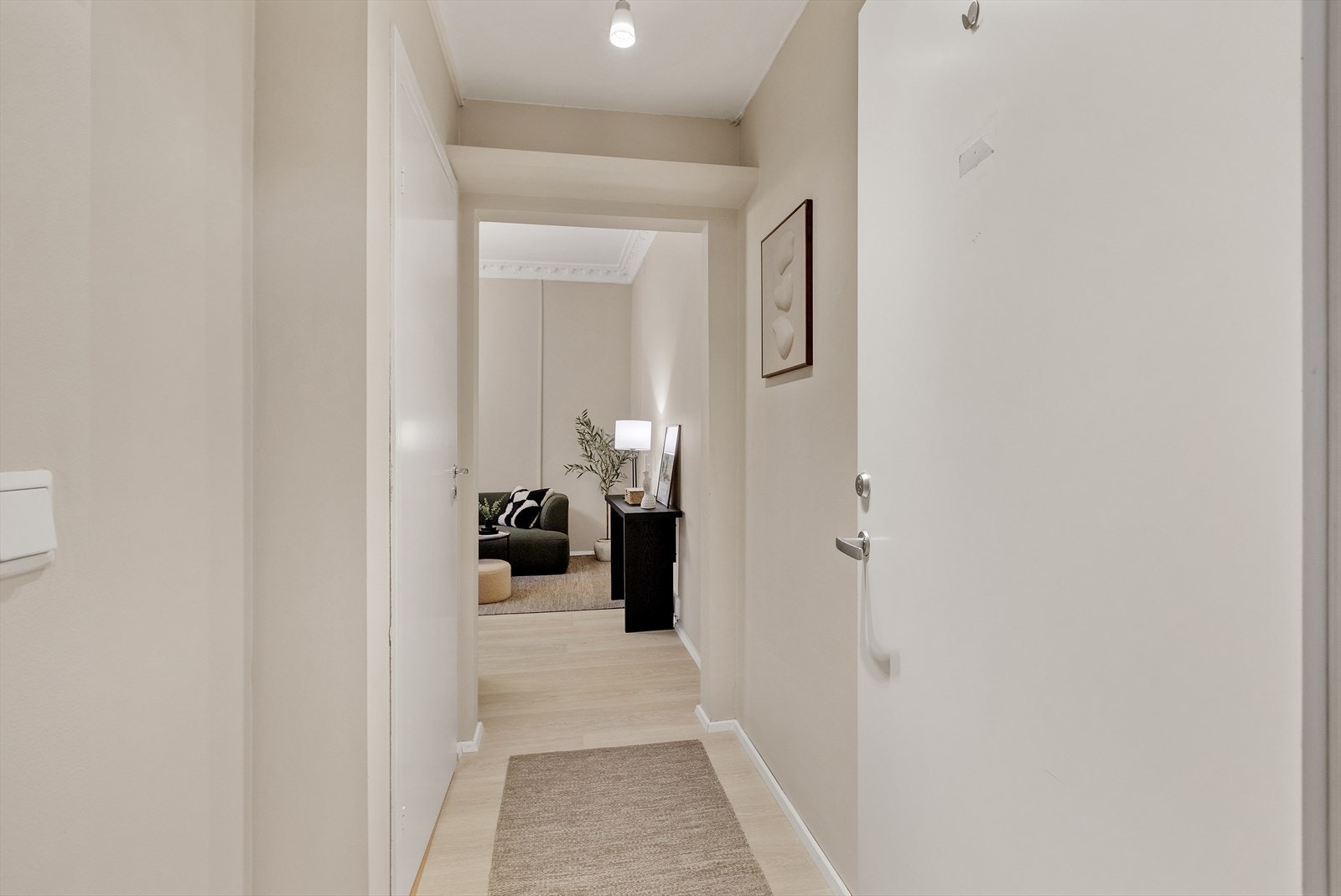 Innbydende og romslig entrè Galleribilde