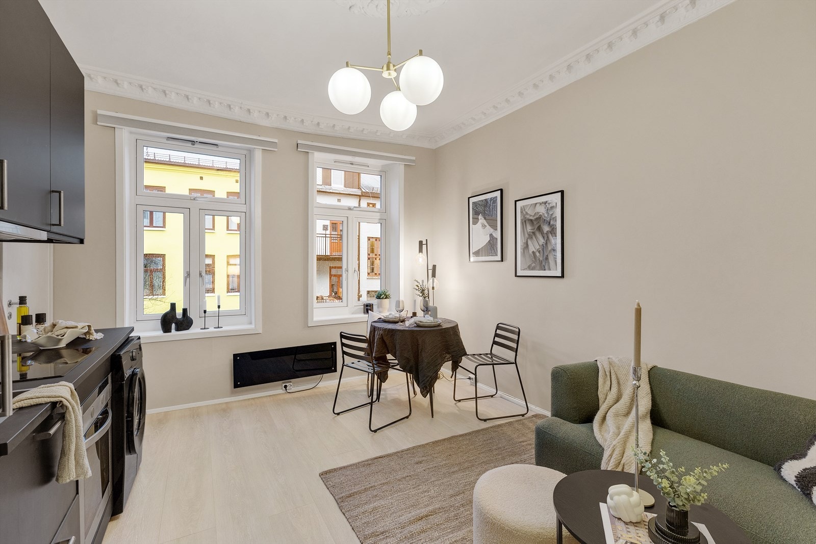 Vindusflatene slipper inn rikelig med lys Galleribilde