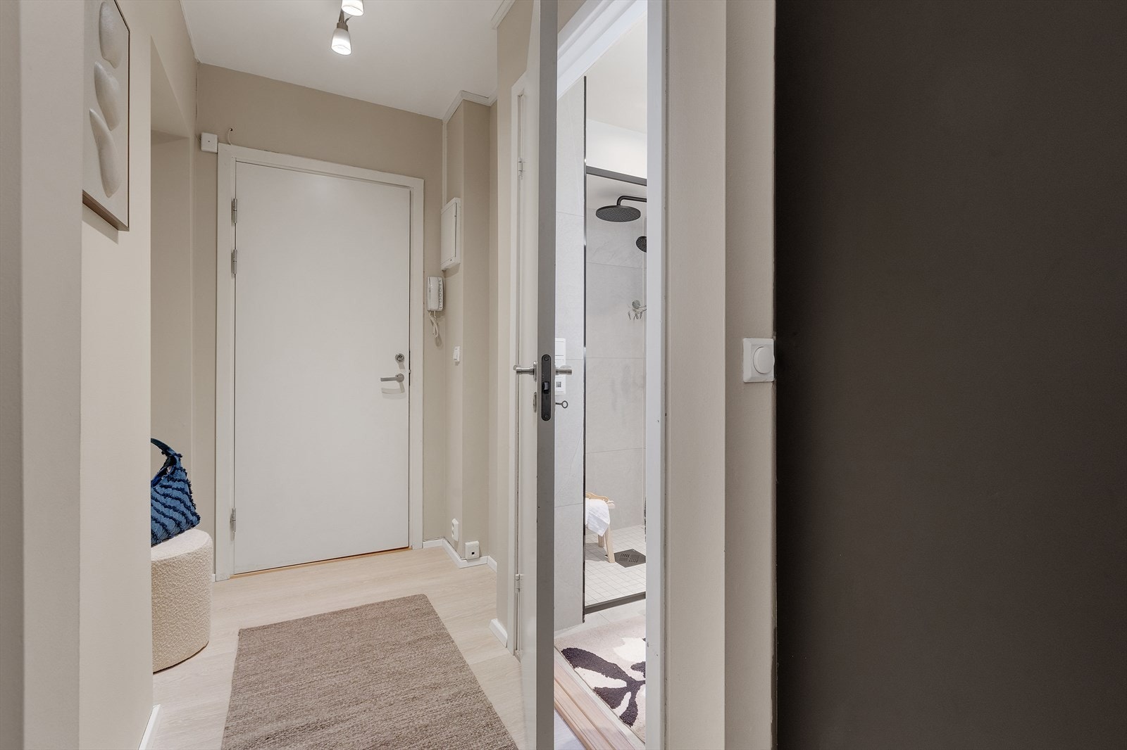 Adkomst til badet fra entrè Galleribilde