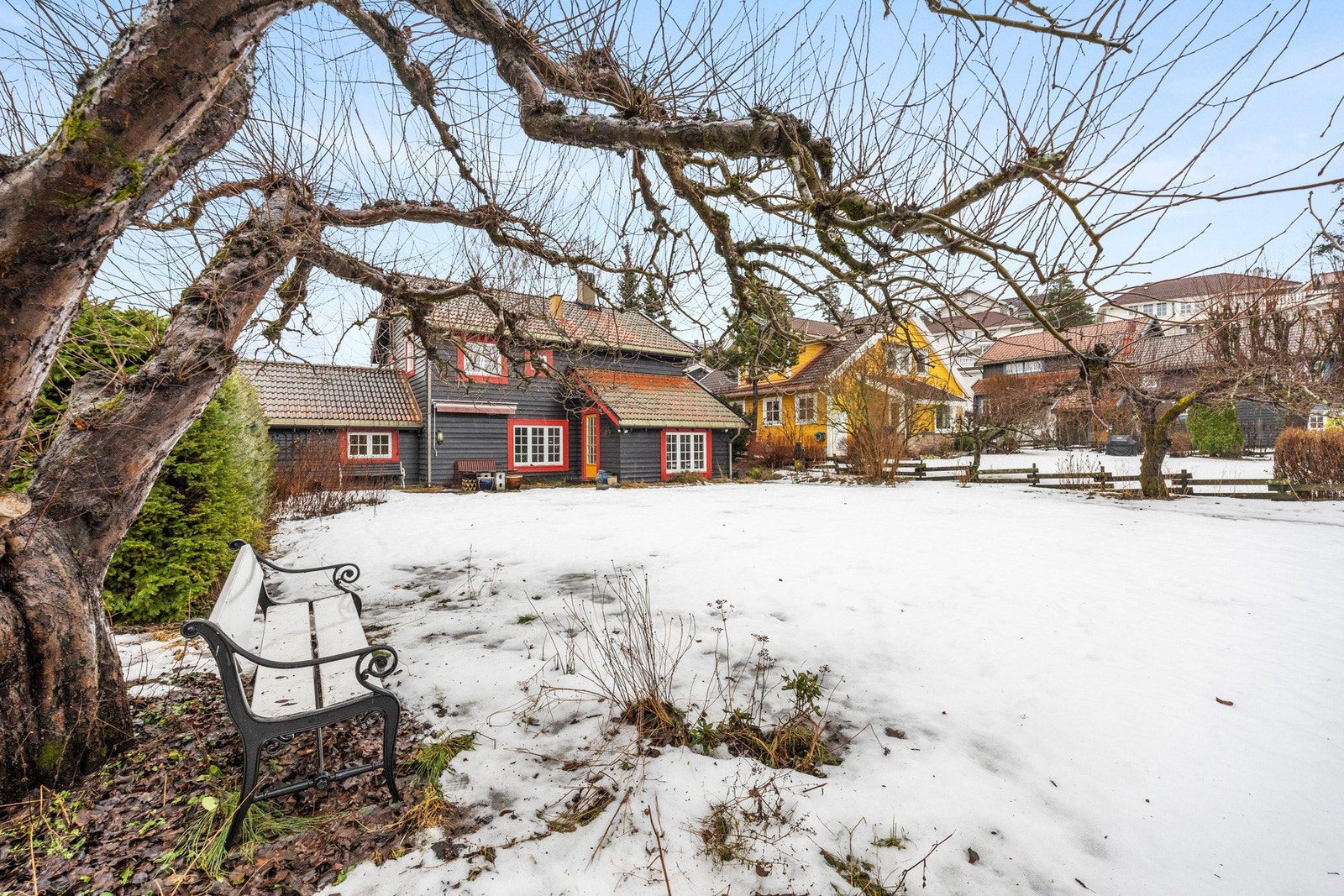 Stor og lettstelt hage byr på mye lek og morro! Galleribilde