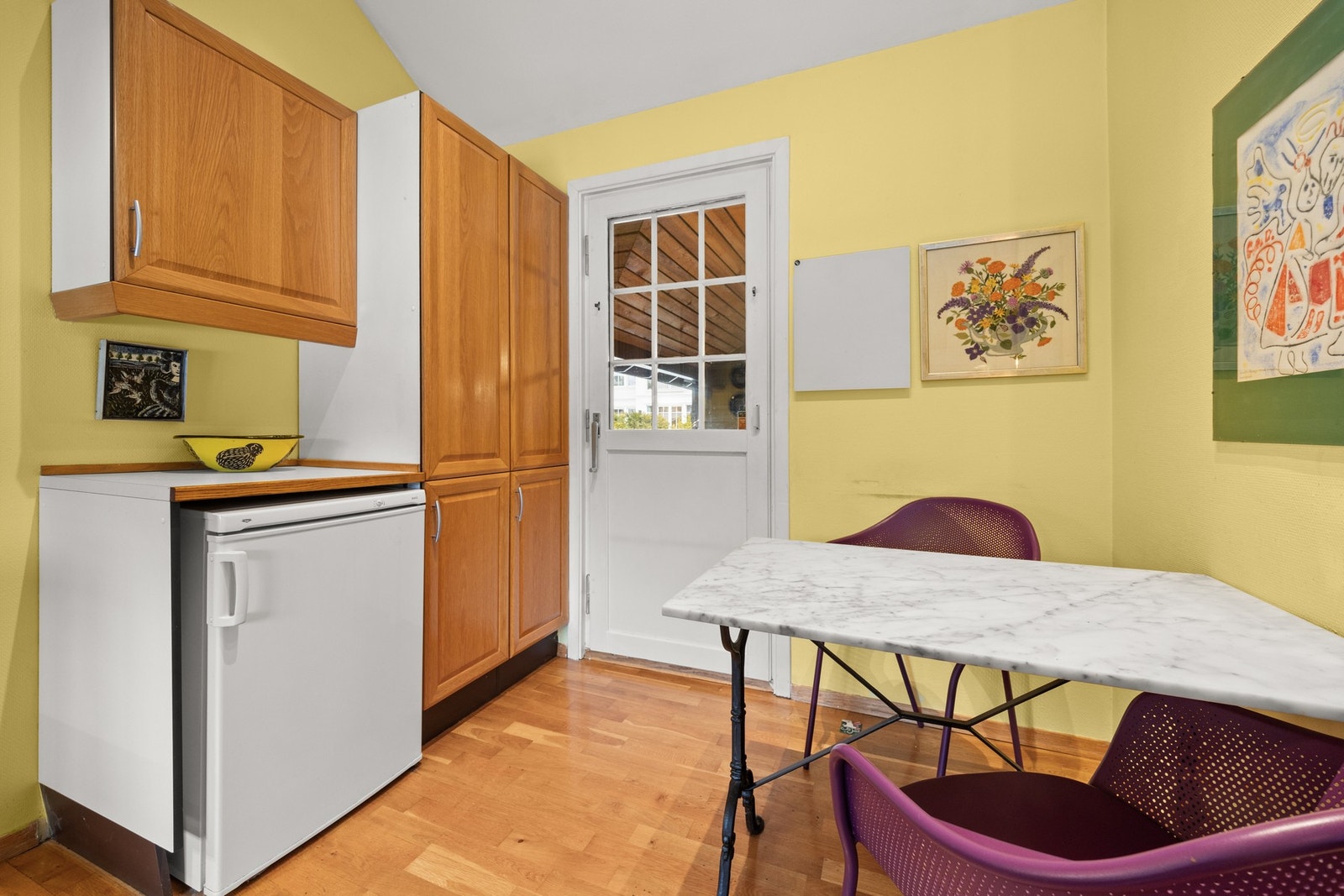 Fra kjøkkenet er det utgang til terreng Galleribilde