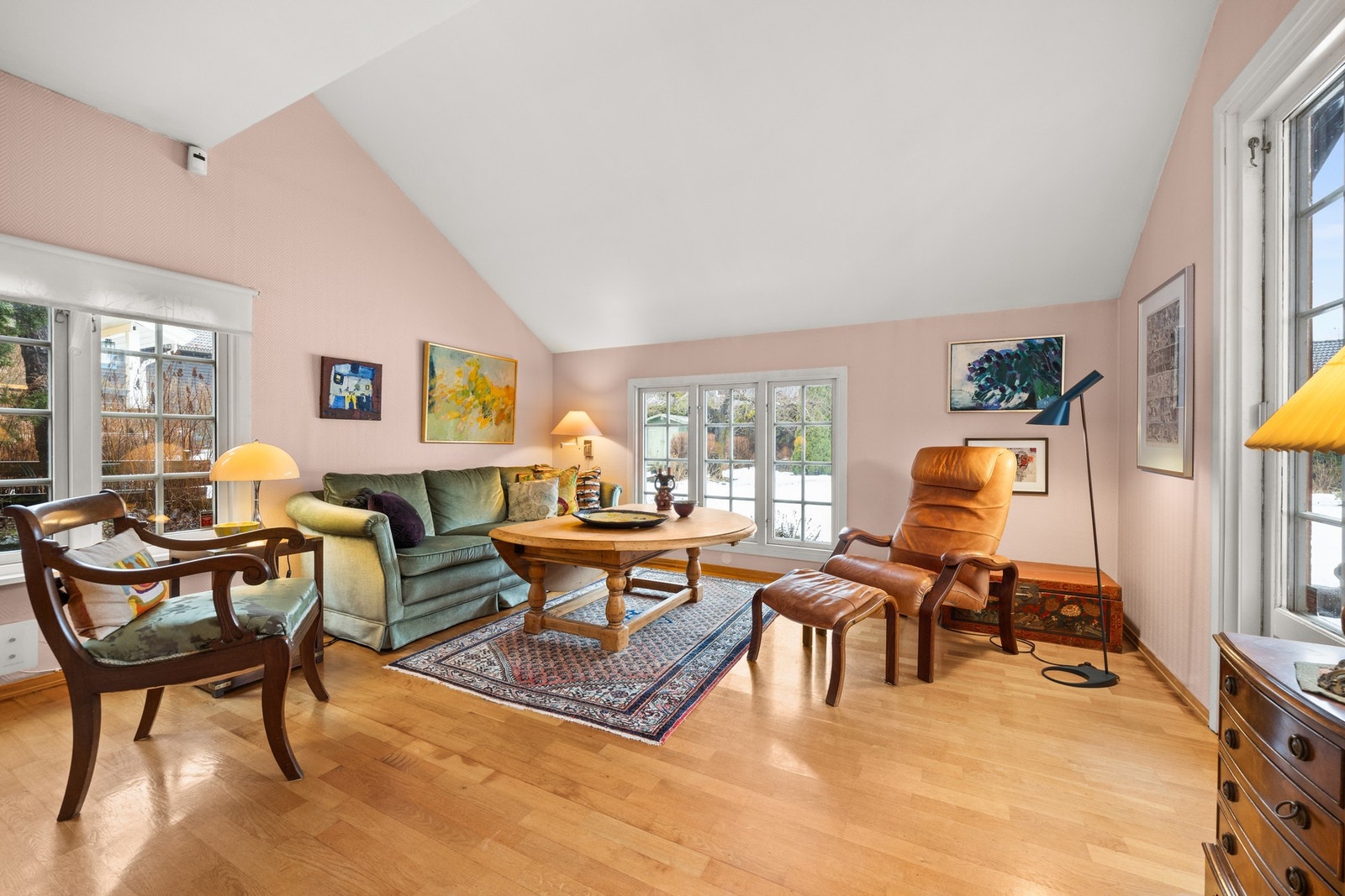 God takhøyde er med på å gi en luftig romopplevelse Galleribilde