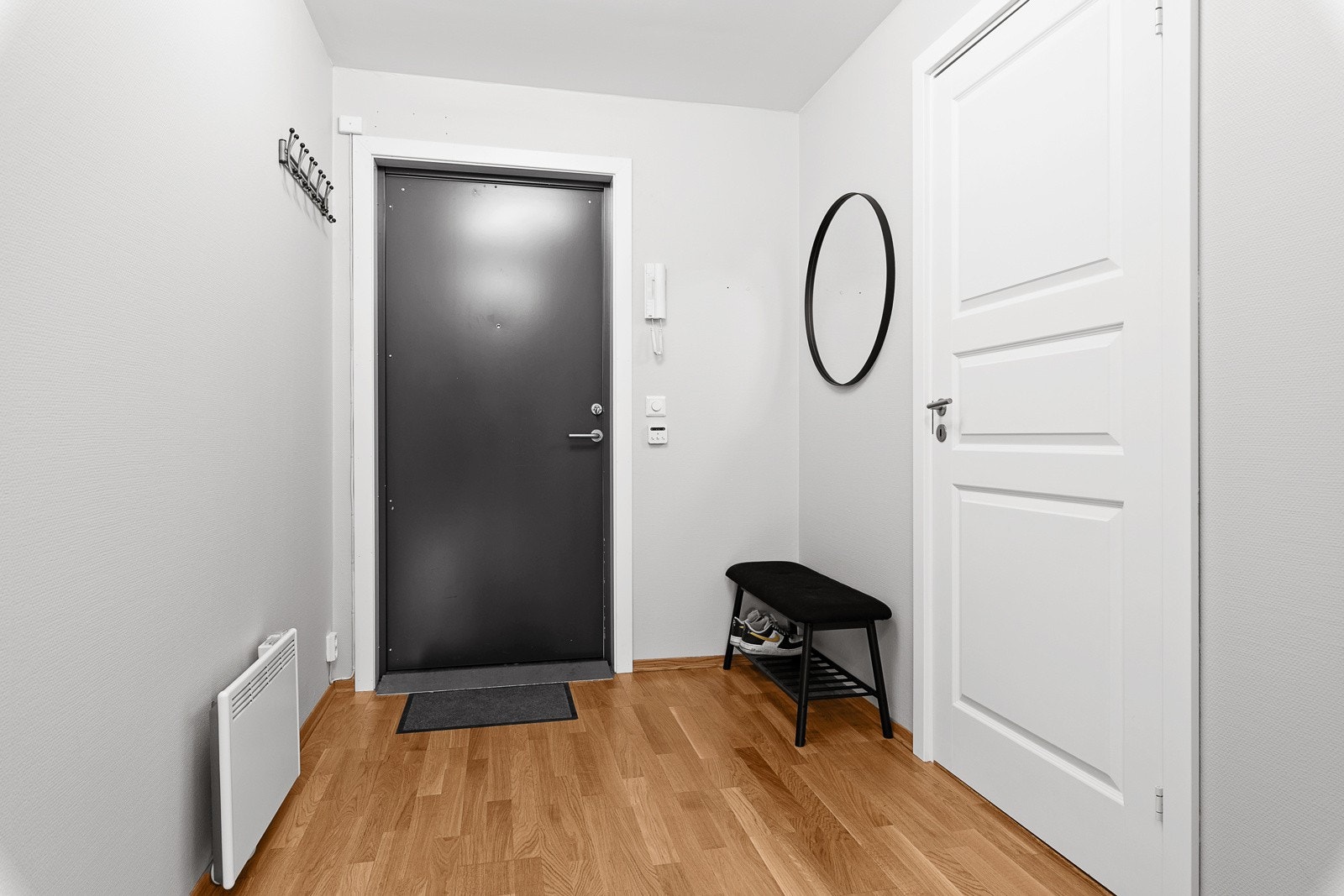 Gang med plass til å henge fra seg Galleribilde