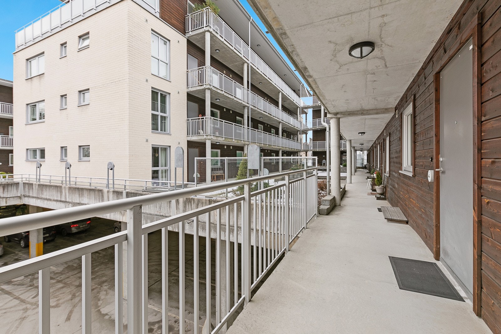 Adkomst til leiligheten via svalgang Galleribilde